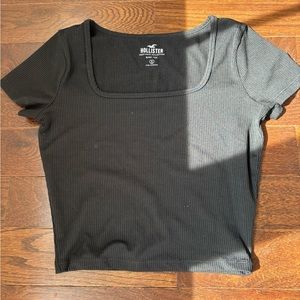 NEW Hollister baby tee, black size small